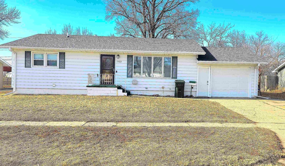 1102 Southern Dr, Norfolk, NE 68701 - photo 1