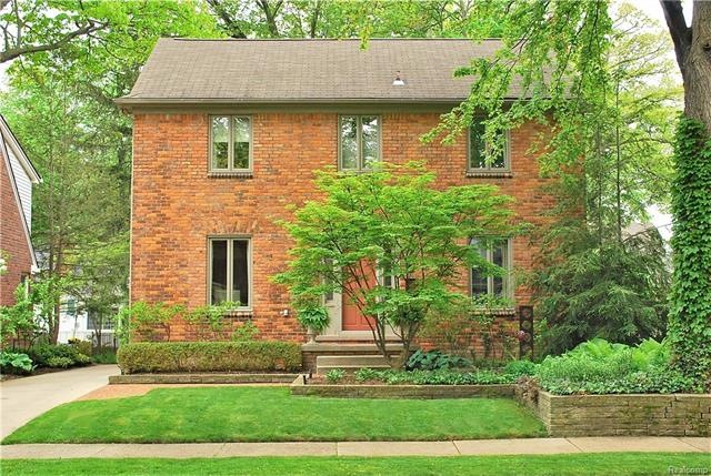 Award-winning center entrance colonial in desirabl