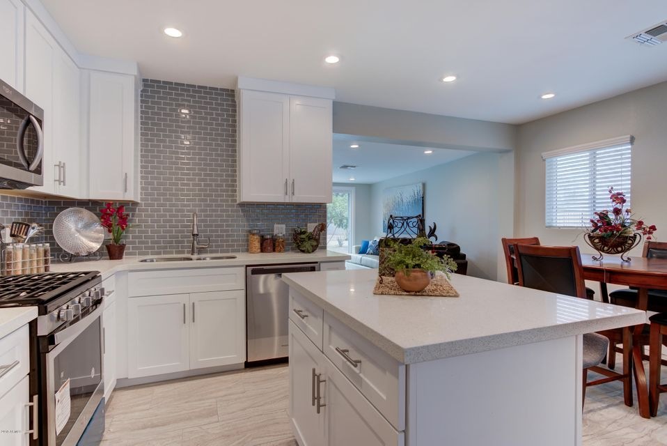 611 N Sunland Dr-10