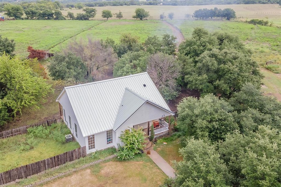 609 Wells Ln, Weatherford, TX 76085 - photo 1