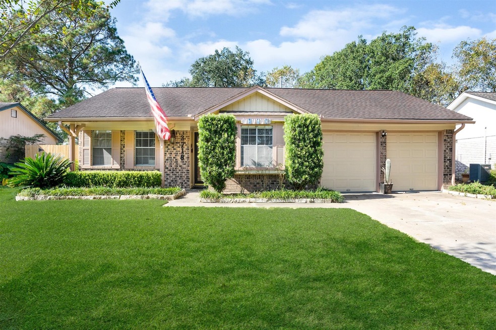 3718 Wilshire Dr, Alvin, TX 77511 - photo 1