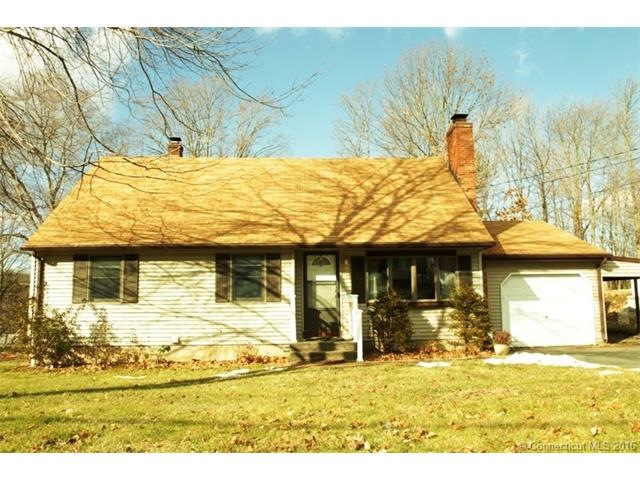 Clean, spacious, open floor plan, 4 bedroom Cape!