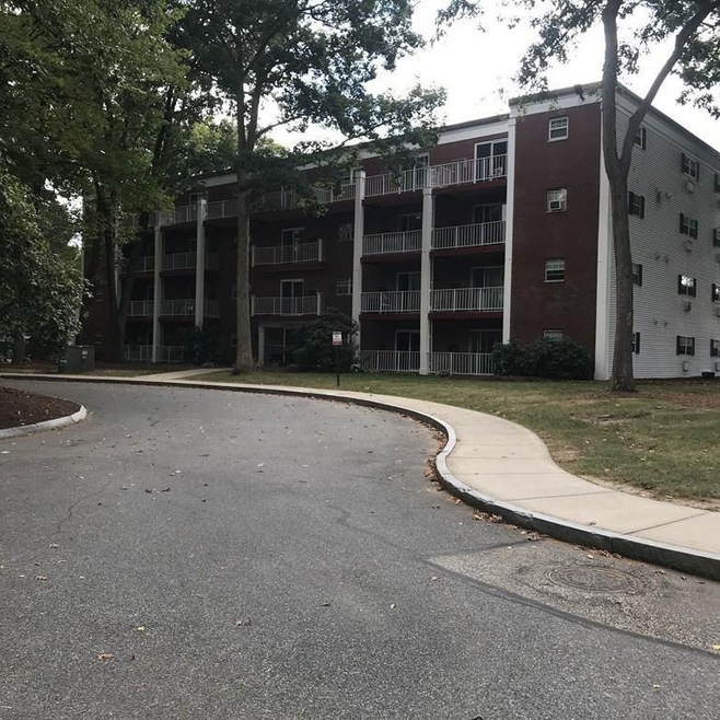 55 Greentree Ln unit 49, South Weymouth, MA 02190 - photo 1