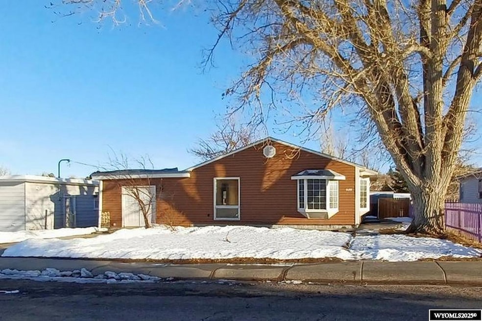 1711 Elk Ave, Casper, WY 82601 - photo 1