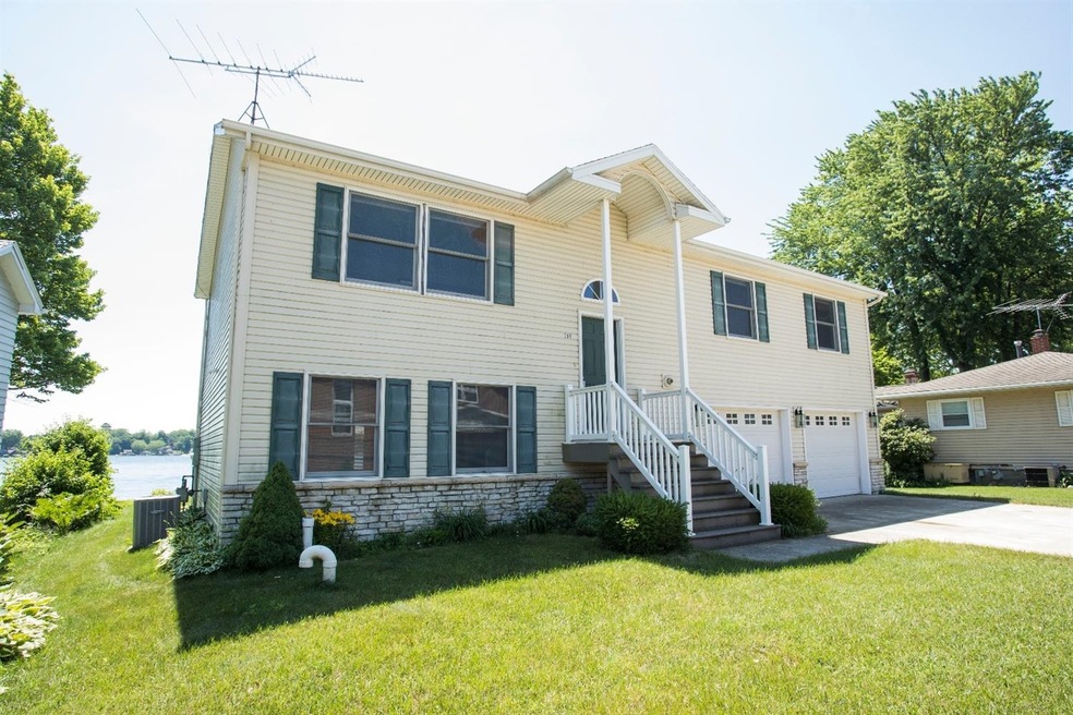 350 Oak Dr, La Porte, IN 46350 - photo 1