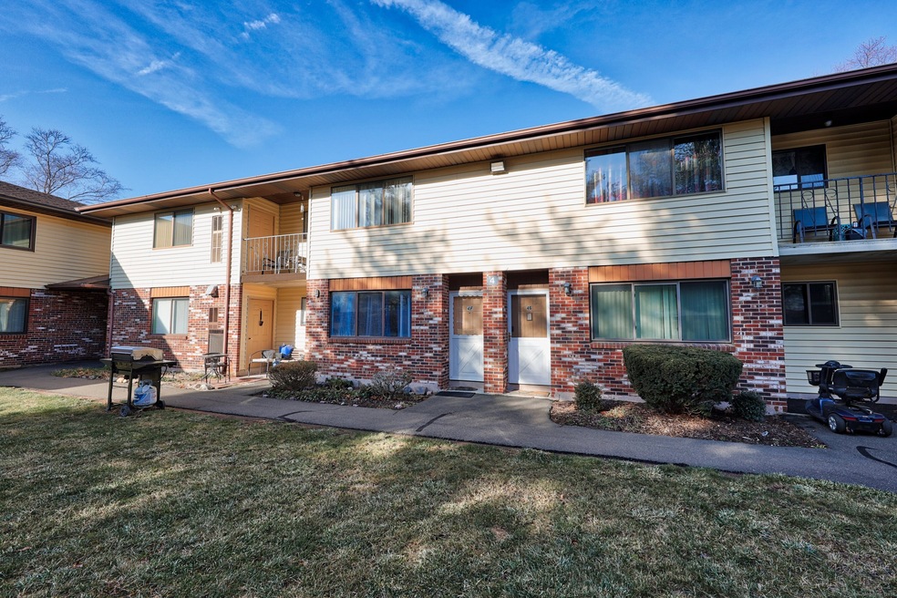 55 Thompson St unit 4F, East Haven, CT 06513 - photo 1