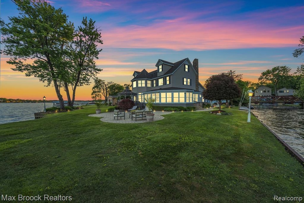 4659 Linwood St, West Bloomfield, MI 48324 - photo 1