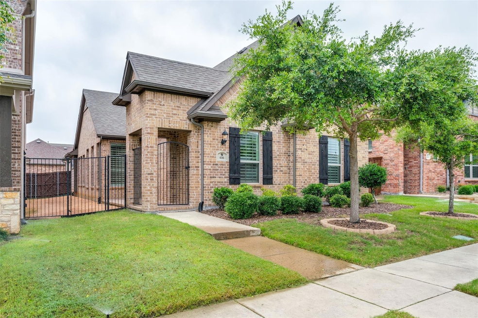 Entry with large side yard