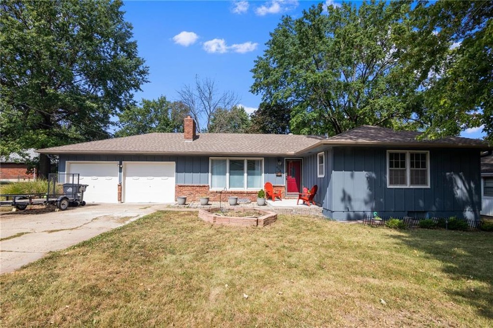 808 NW Maynard St, Blue Springs, MO 64015 - photo 1