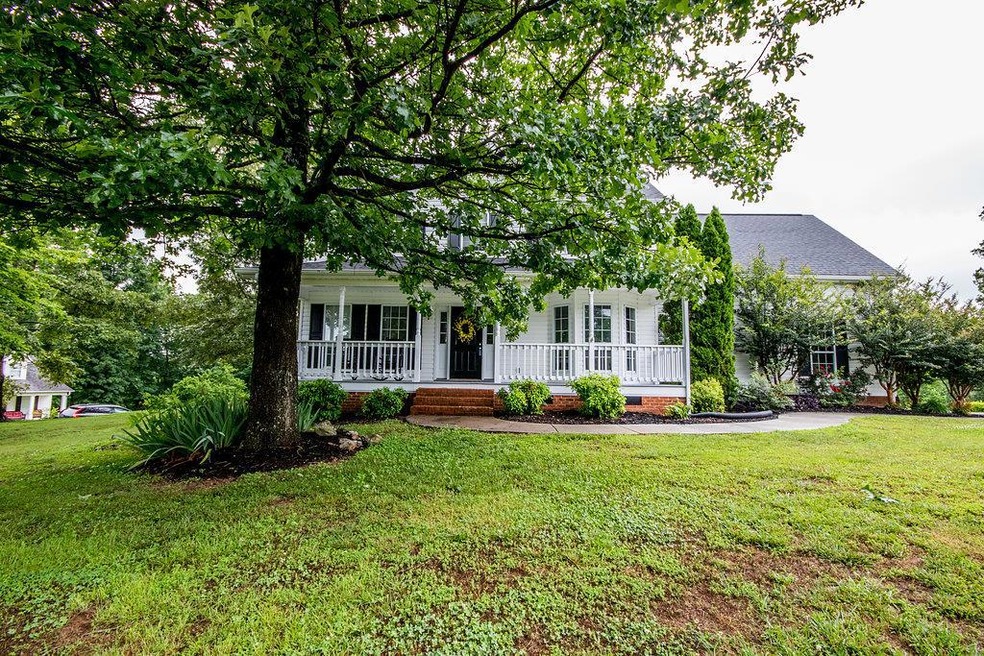 205 Vineyard Dr, Tunnel Hill, GA 30755 - photo 1