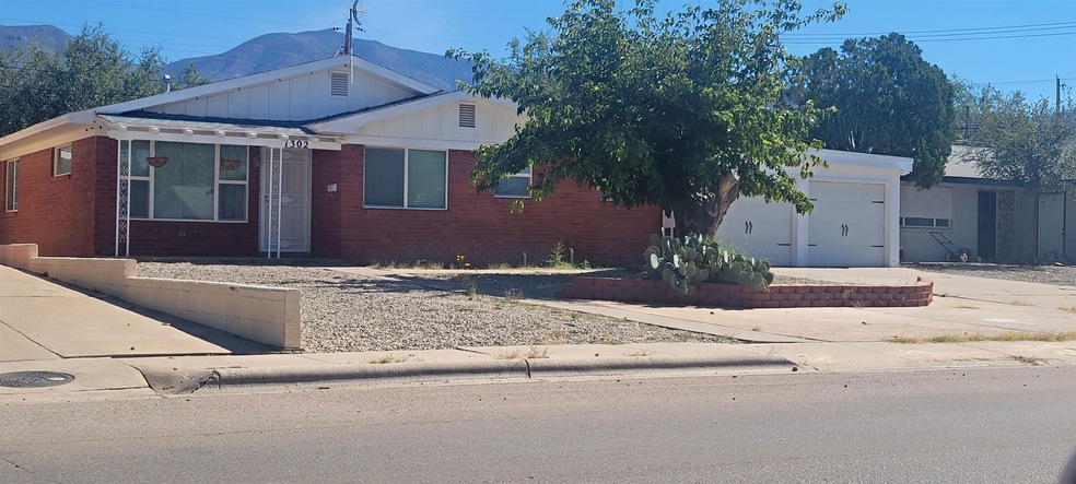 1302 College Ave, Alamogordo, NM 88310 - photo 1