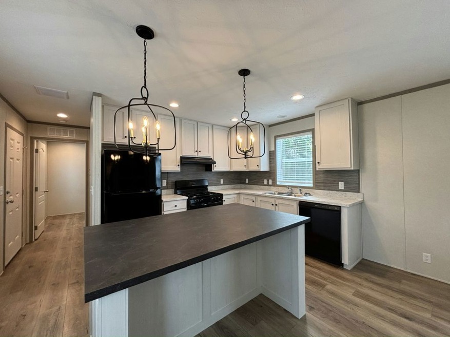 43866 E Morgan Ct unit 185, Harrison Township, MI 48045 - photo 1