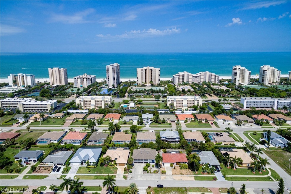 JUST 2 STREETS IN FROM THE BEACH!