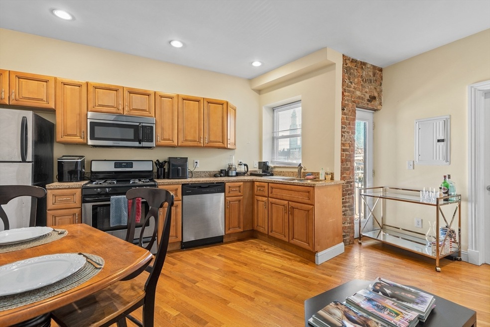 59 Endicott St unit 2, Boston, MA 02113 - photo 1