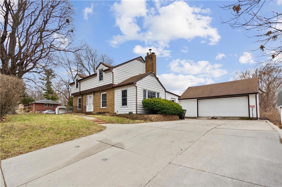 2643 E Sheridan Ave, Des Moines, IA 50317 - photo 1