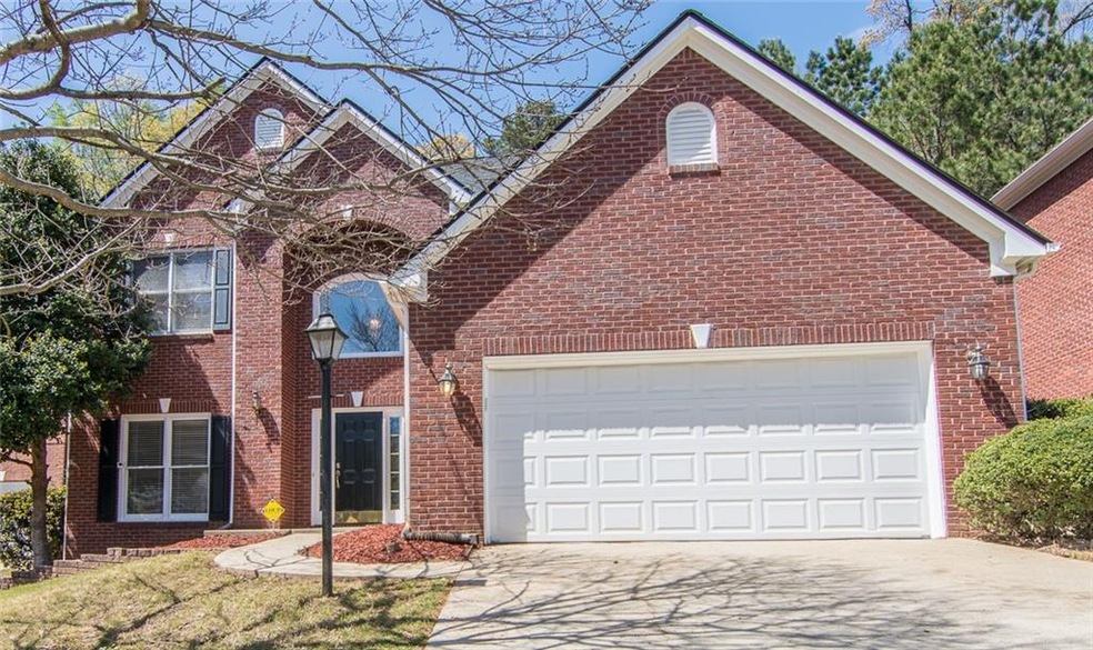 Beautiful brick home close to restaurants, shoppin
