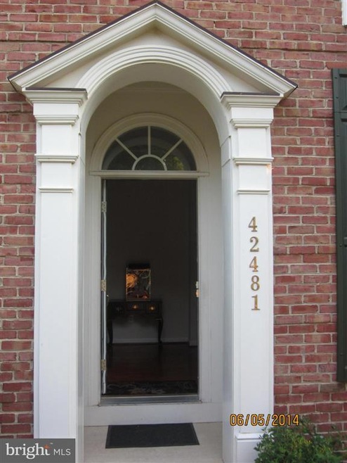 42481 Regal Wood Dr, Ashburn, VA 20148 - photo 1