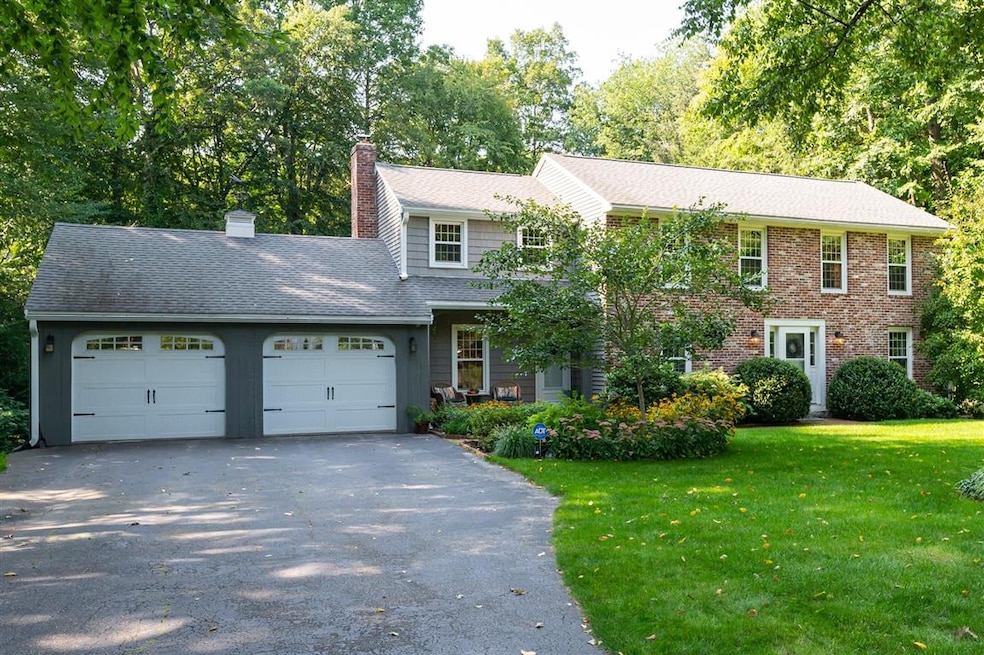 27 Wedgewood Dr, Londonderry, NH 03053 - photo 1