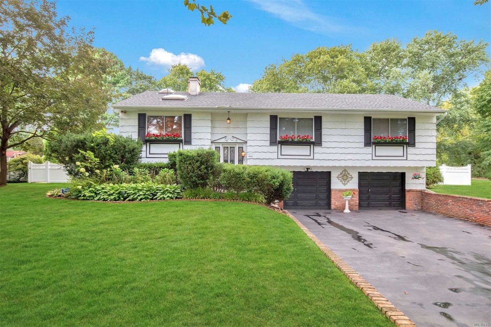 11 Caroline Dr, Dix Hills, NY 11746 - photo 1