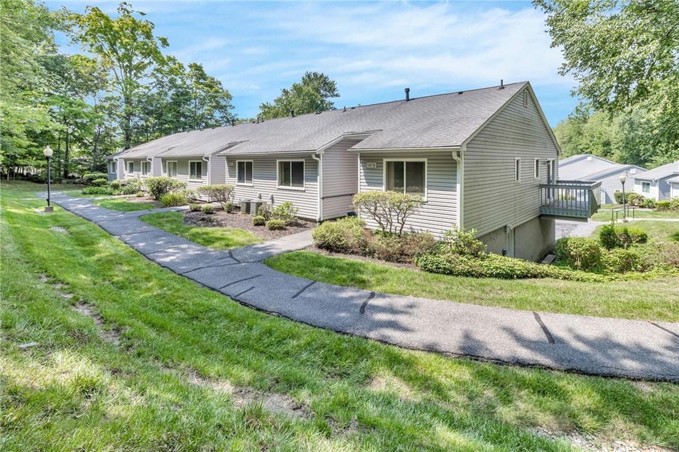 147 Flintlock Way unit D, Yorktown Heights, NY 10598 - photo 1