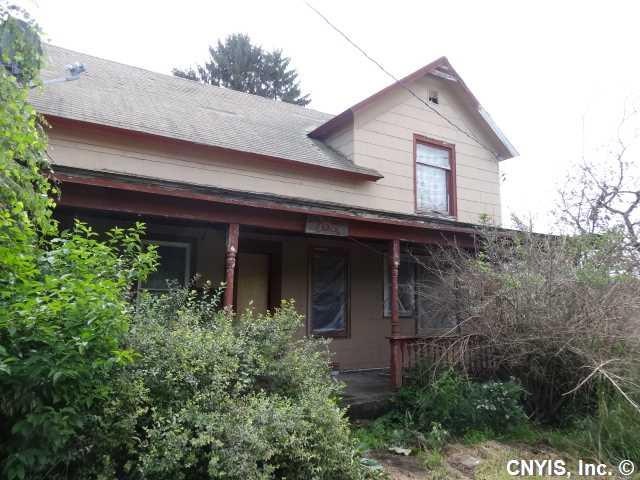 Exterior Front Sweet old farmhouse waiting patient