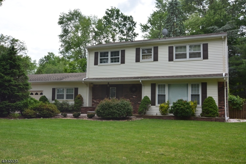 20 Maplewood Dr, Parsippany, NJ 07054 - photo 1