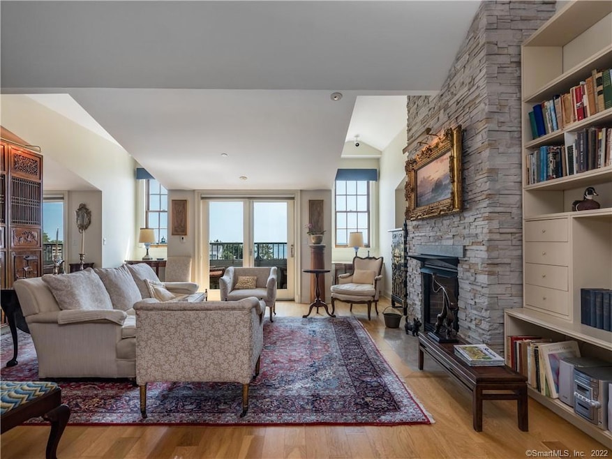 8 Stonington Common unit 31, Stonington, CT 06378 - photo 1