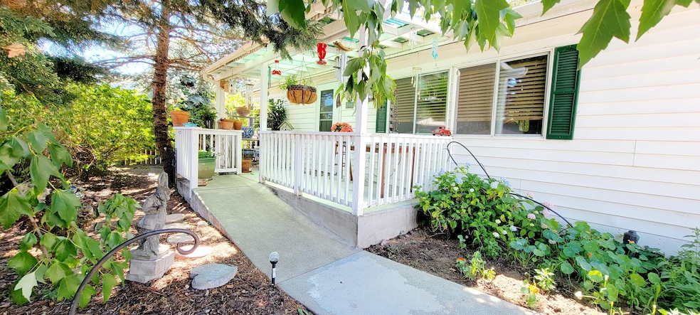 1005 Idle Ct, Grants Pass, OR 97527 - photo 1