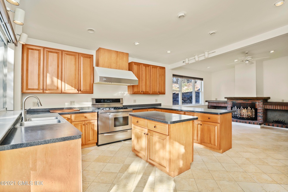 30 Weaver St unit 1, Greenwich, CT 06831 - photo 1
