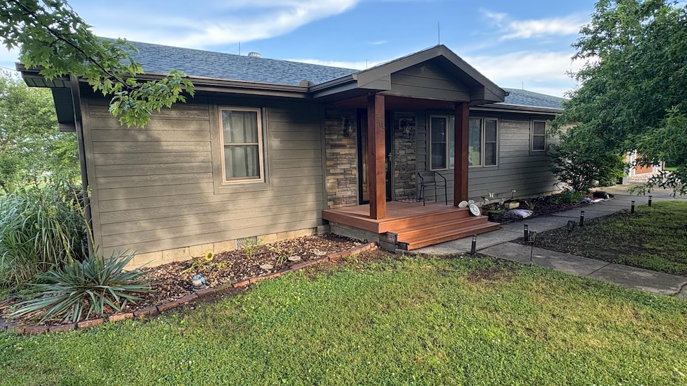 1105 S Benton St, Albany, MO 64402 - photo 1