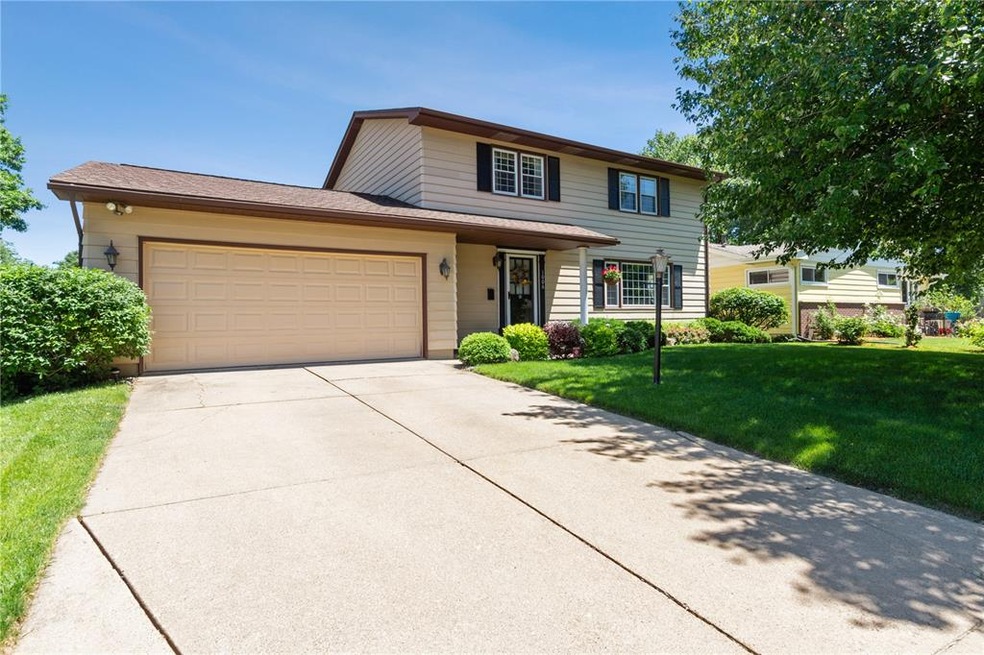 1006 34th St SE, Cedar Rapids, IA 52403 - photo 1