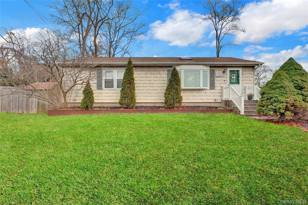 27 Kirby Ln, Ronkonkoma, NY 11779 - photo 1