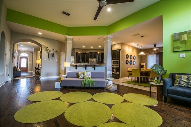 Open floorplan showing the entrance, living, kitch