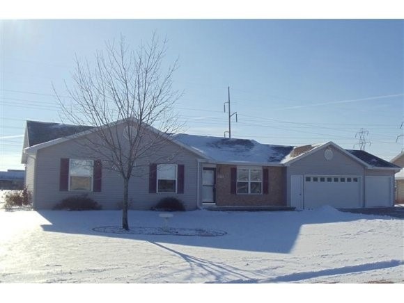 W5363 Linden Hill Dr, Appleton, WI 54915 - photo 1