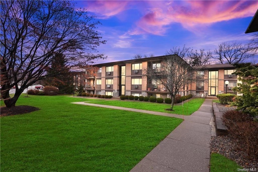 10 Oakwood Terrace unit 86, New Windsor, NY 12553 - photo 1
