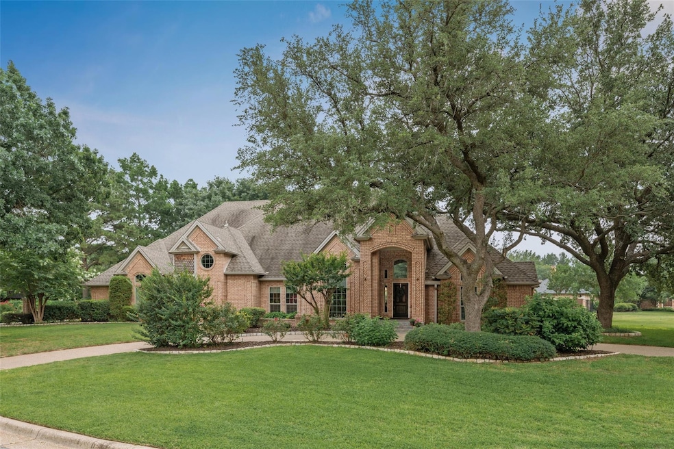 You will love this home as soon as you drive up!