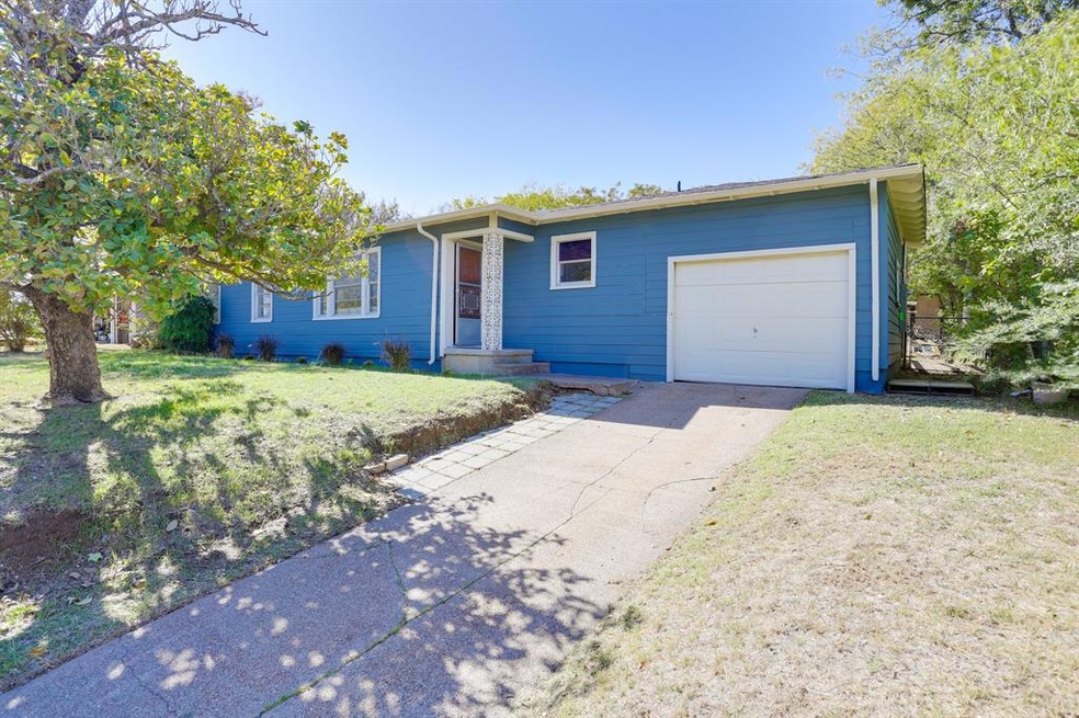 309 Harmon St, Weatherford, TX 76086 - photo 1