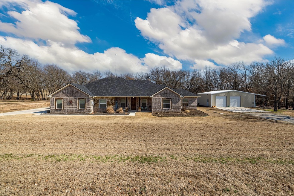 208 Amanda Dr, Weatherford, TX 76088 - photo 1