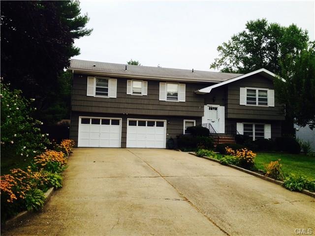 109 Three Lakes Dr, Stamford, CT 06902 - photo 1