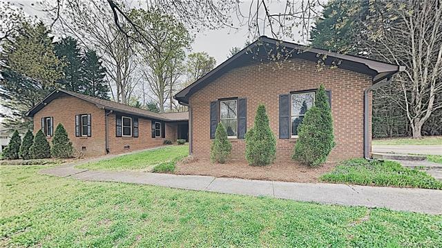 300 Brookmeade Dr, Statesville, NC 28625 - photo 1