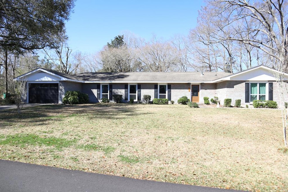 701 Idlewild Dr, Picayune, MS 39466 - photo 1