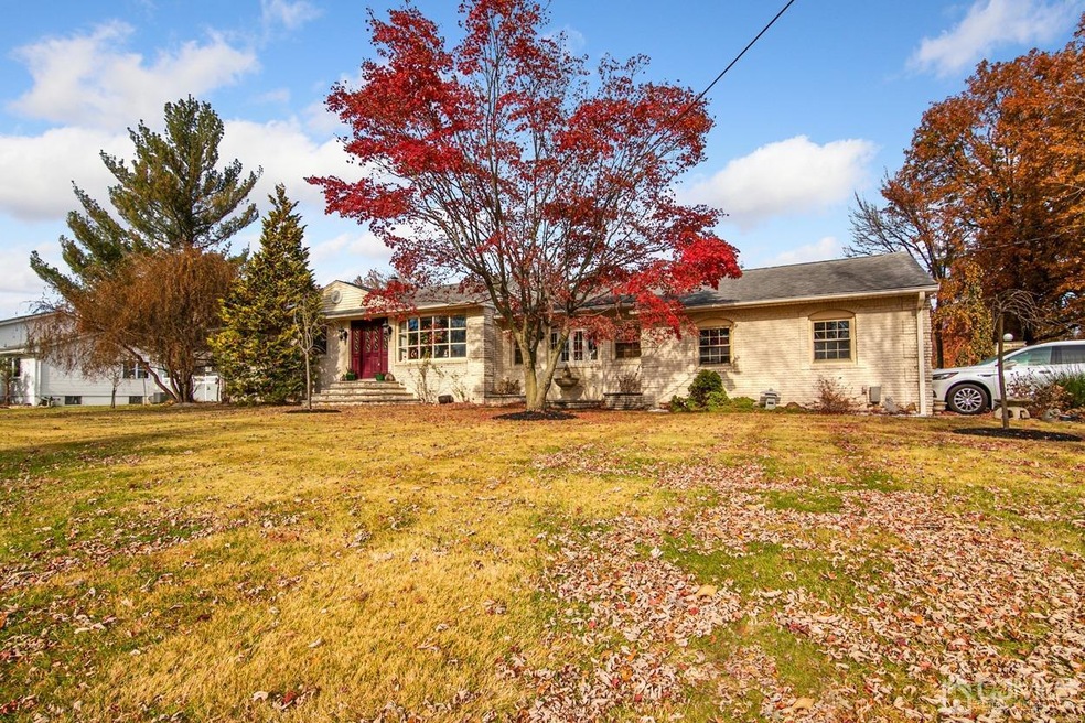 11 Ten Eyck Place, Edison, NJ 08820 - photo 1