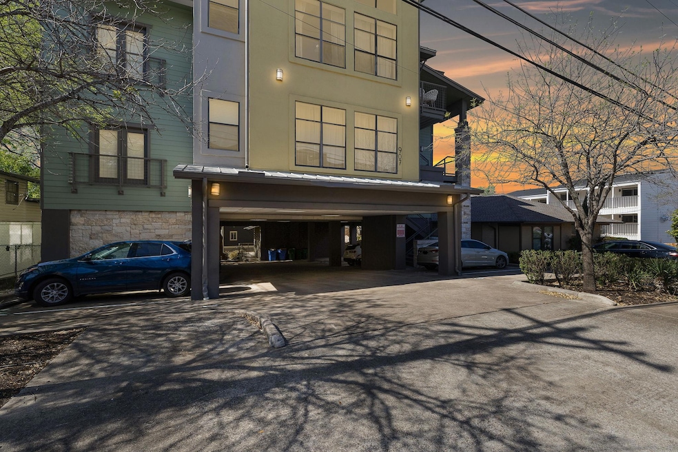 907 Duncan Ln unit 302, Austin, TX 78705 - photo 1