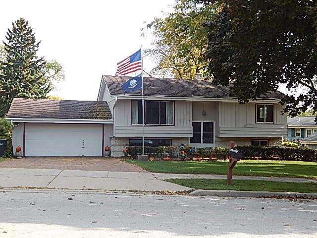 1915 Sunnyside Dr unit Dr, Waukesha, WI 53186 - photo 1