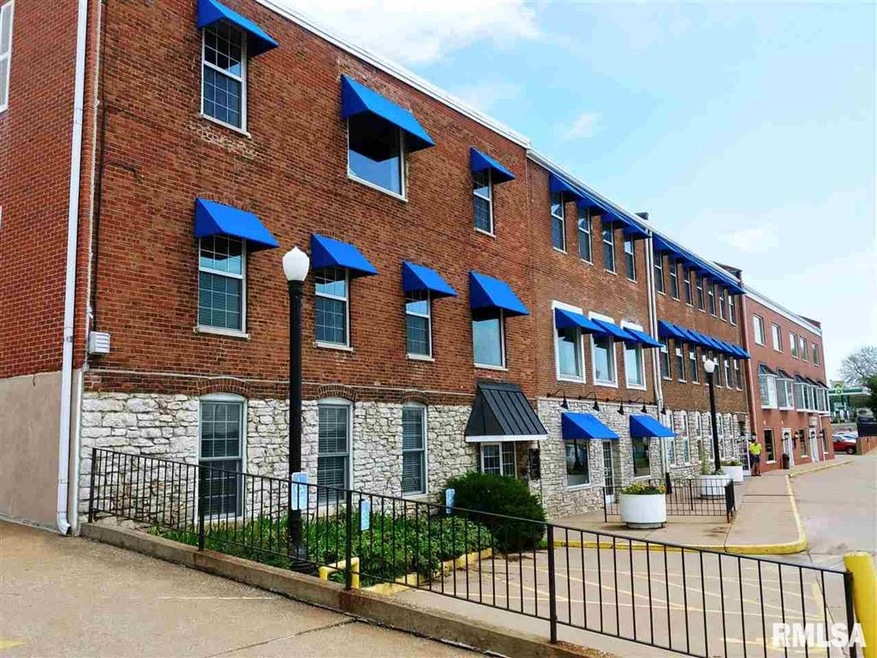 1225 E River Dr unit 310, Davenport, IA 52803 - photo 1