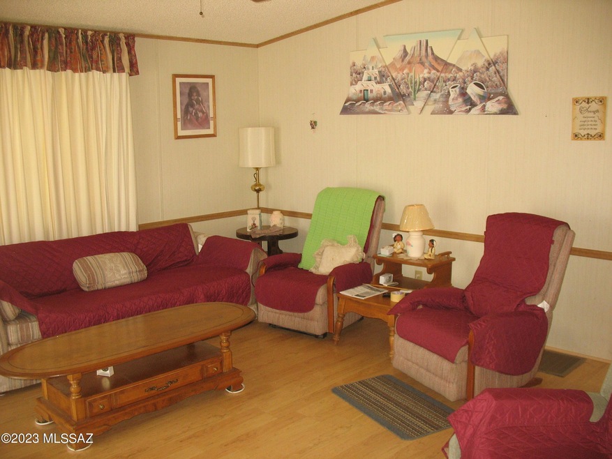 5762 Box R Living Room 1