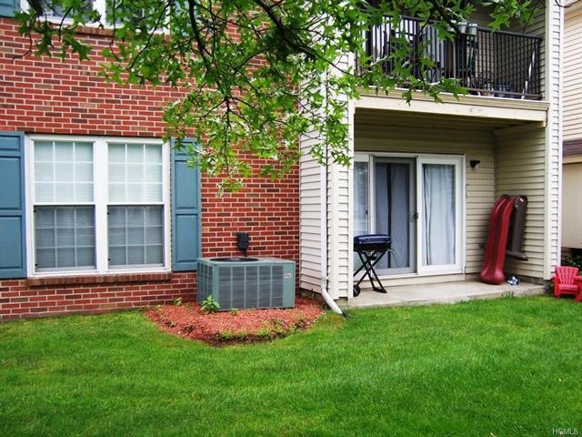 112 Cartwheel Ct unit 18, Washingtonville, NY 10992 - photo 1