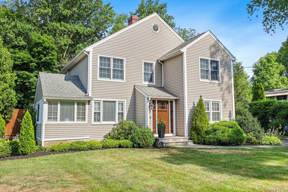 53 Deerfield Dr, Trumbull, CT 06611 - photo 1