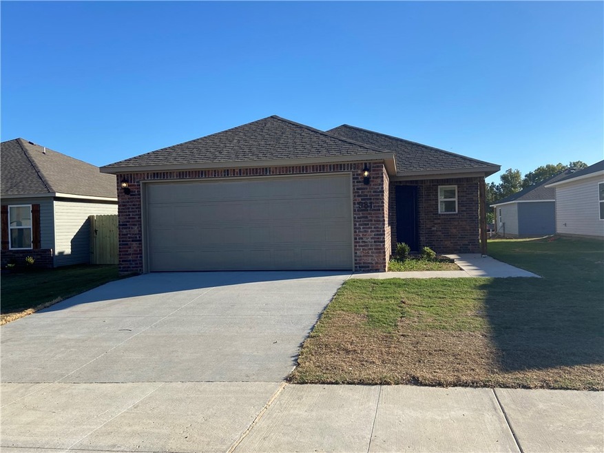 981 E Starling St, Fayetteville, AR 72701 - photo 1