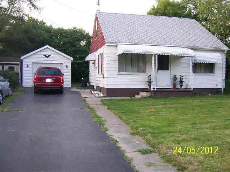 3434 Beveridge Rd, Flint, MI 48532 - photo 1